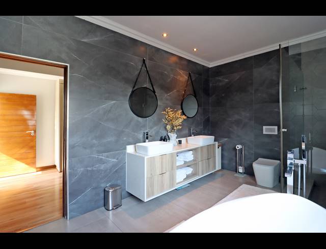5 BEDROOM HOUSE FOR SALE IN BEVERLEY